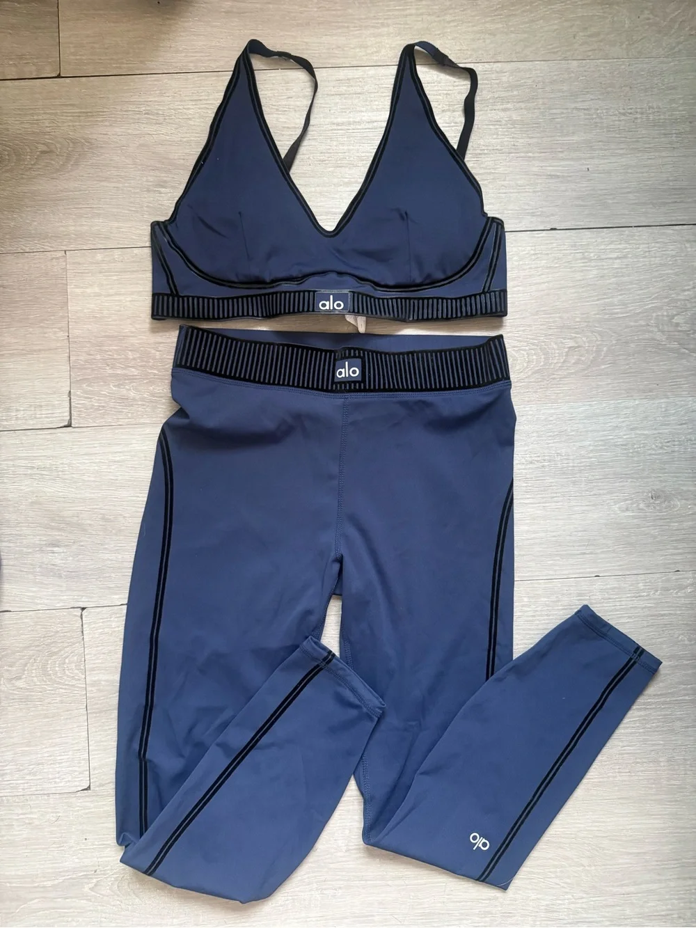 ALO Yoga Airlift Navy Legging/Sports bra Set